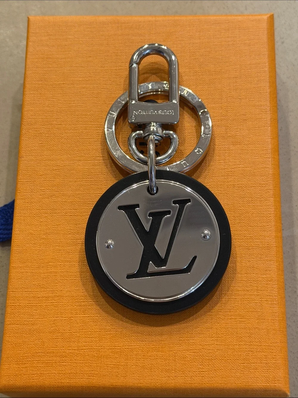 LOUIS VUITTON | ✨CLASSIC✨ LV Cut Circle Key Holder and Bag Charm
